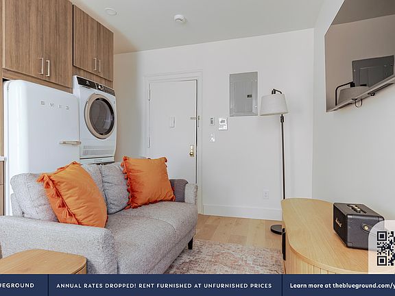 3rd image of 82 Washington Pl APT 5A