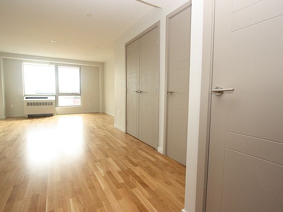 4th image of 482 Franklin Ave APT 3I