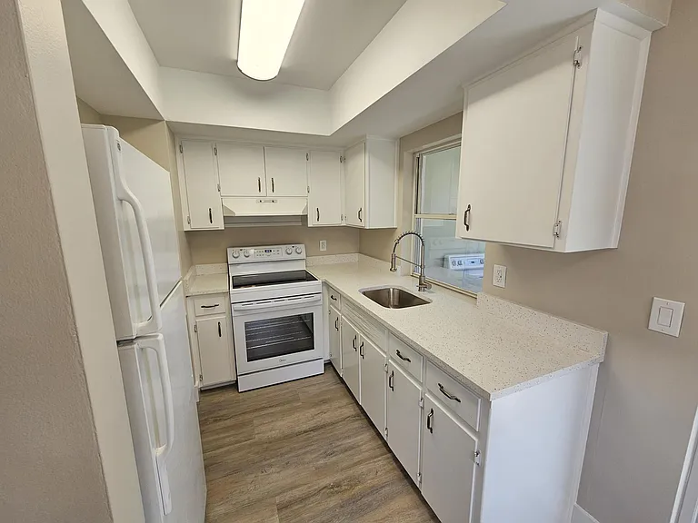 2110 NE 41st St #D — Photo 11