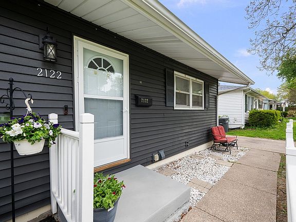 2nd image of 2122 Cody St