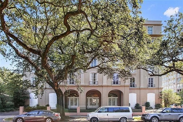 1st image of 2434 Saint Charles Ave APT 302