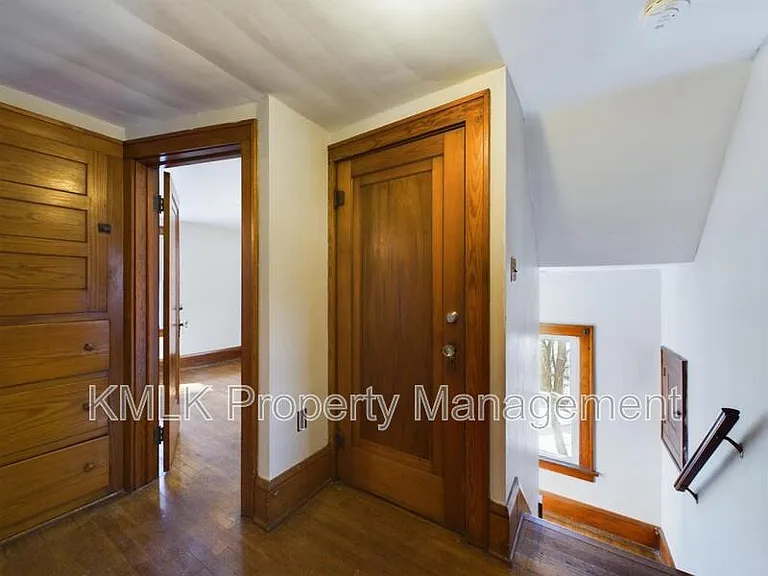 524 Allyn St — Photo 29