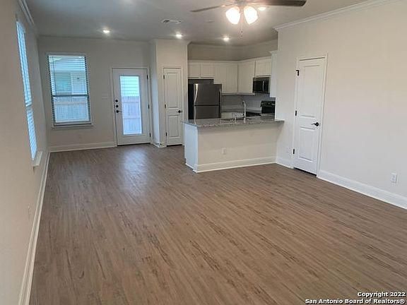 5th image of 10327 Candlewind Ln #102