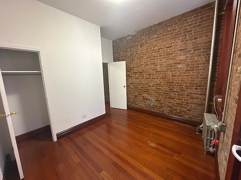 134 E 17th St #4 — Photo 4