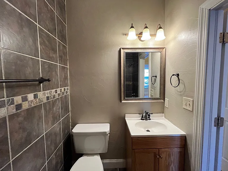 912 Portland St — Photo 21