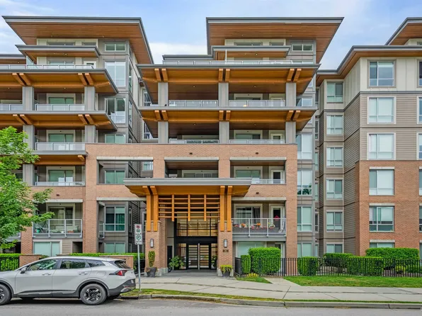 7133 14th Ave #209, Burnaby, BC V3N 0H5