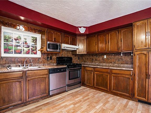 3rd image of 6030 W 130th St