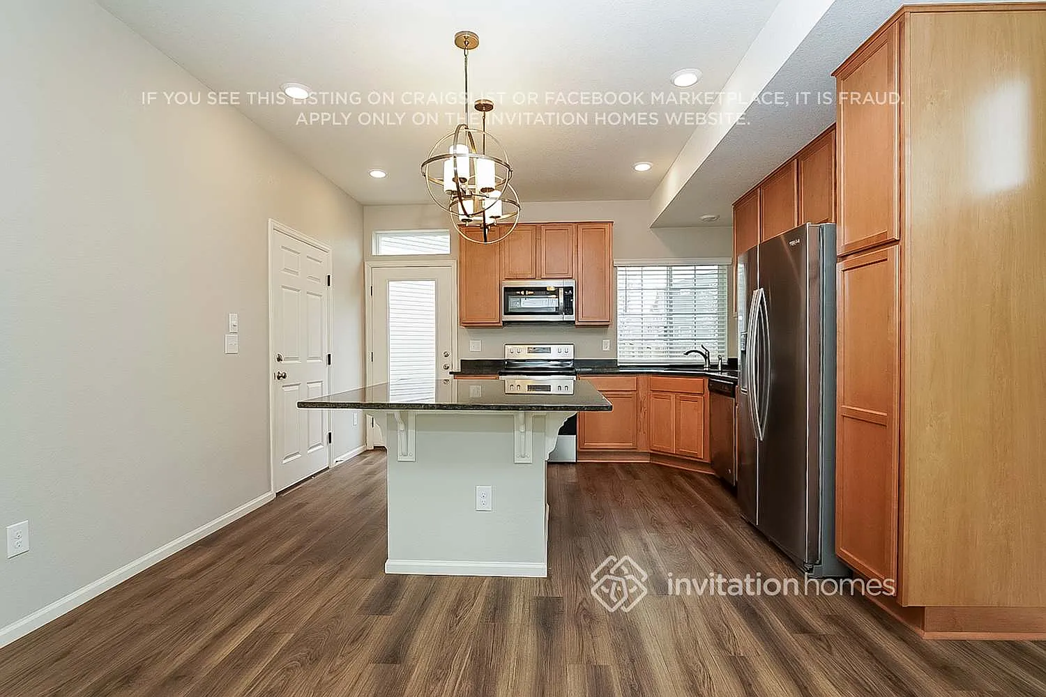 211 S Old Hammer Court Aurora, CO 80018 — Photo 4