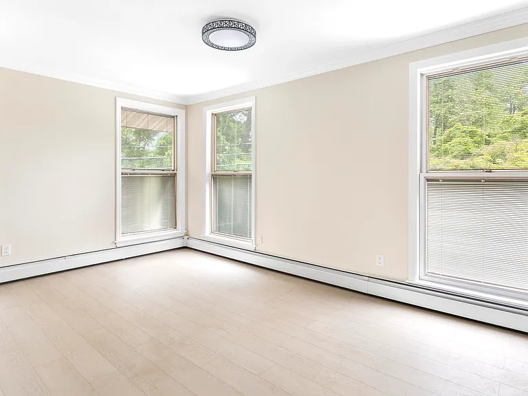 25 Adrienne Ln — Photo 13