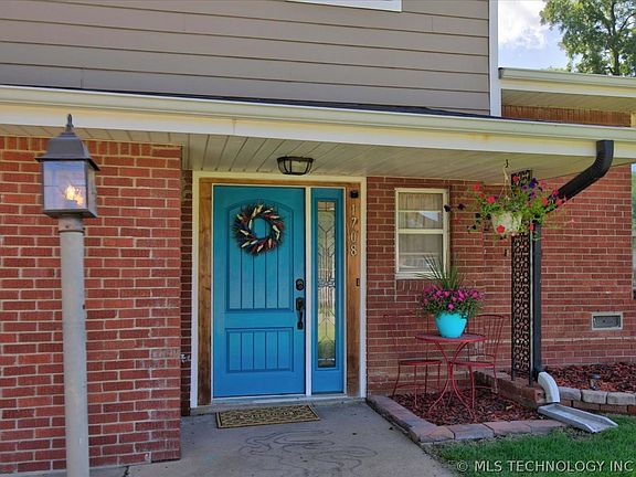 3rd image of 1708 Arbor Dr