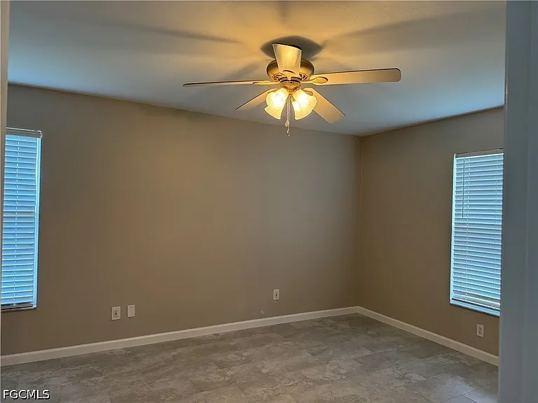 3716 SW 15th Pl — Photo 12