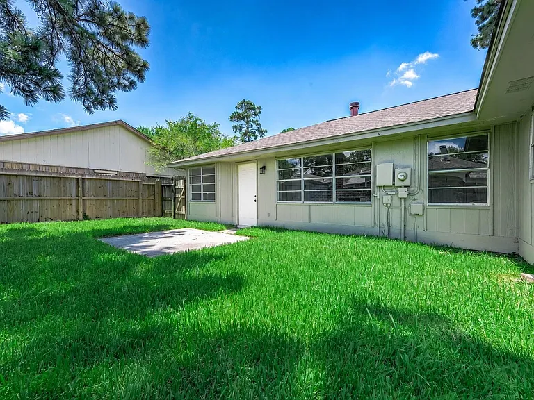 6526 Lynngate Dr — Photo 22