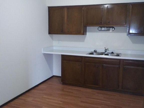3rd image of 1461 Oakshade St APT 15