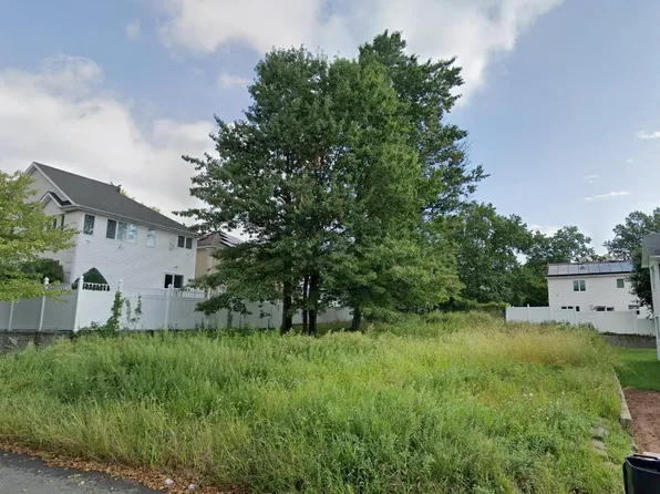 421 Philip Ave, Staten Island, NY 10312