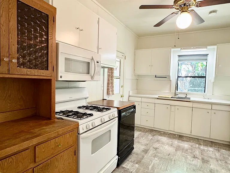341 Coombs St — Photo 6