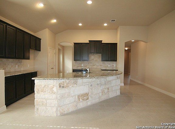 5th image of 613 Saddle House