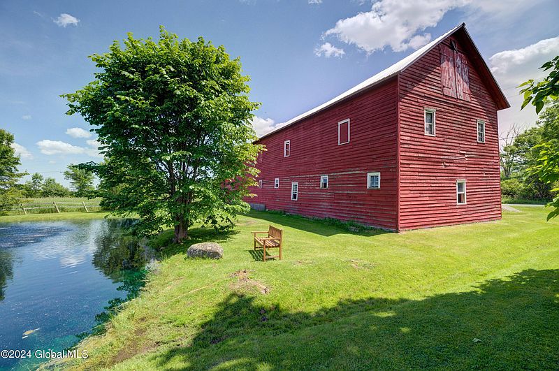 3rd image of 575 W Lykers Road