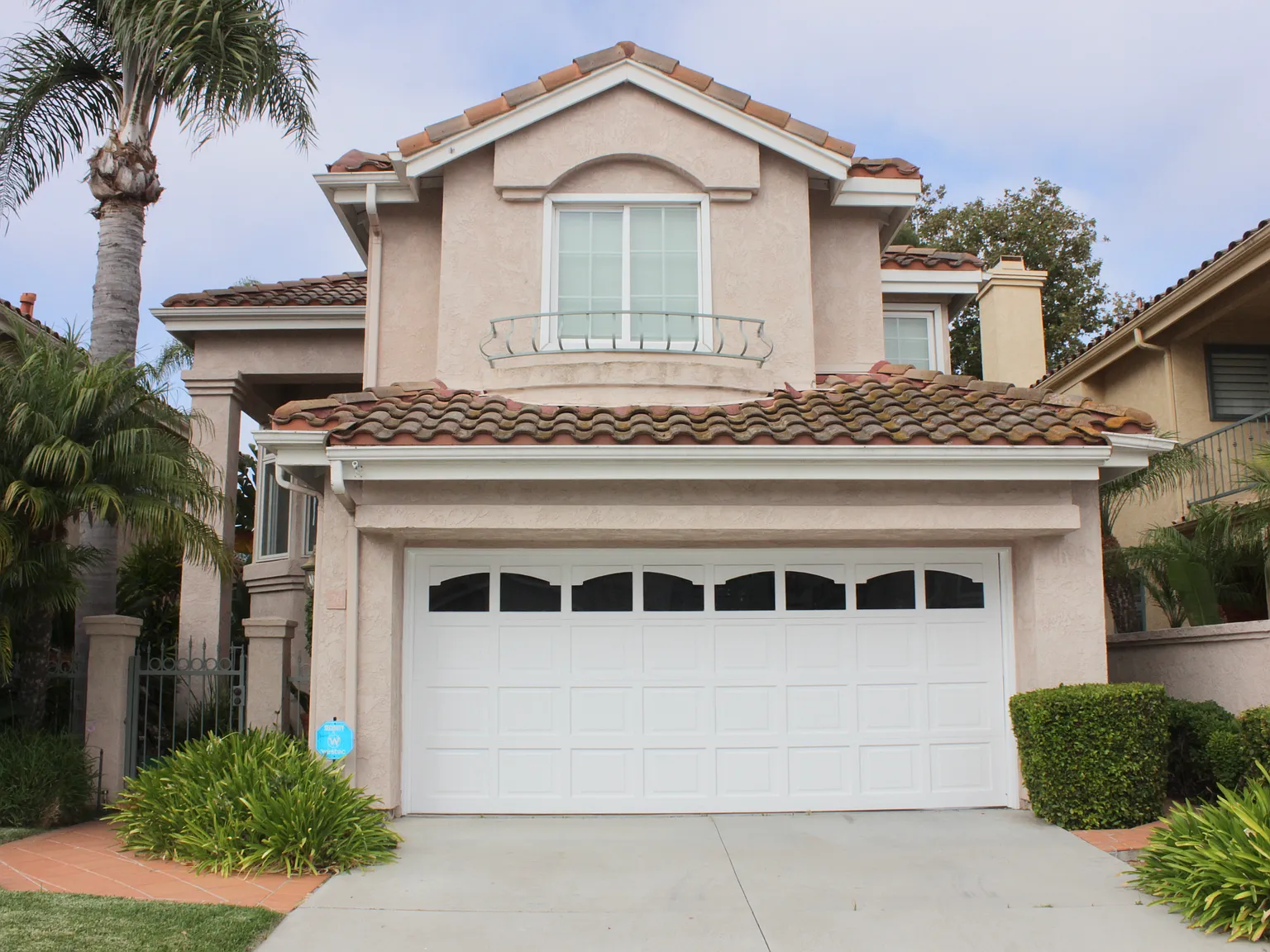 3 bed, 3.5 bath, 2398 sqft, $10,000 — Photo 1