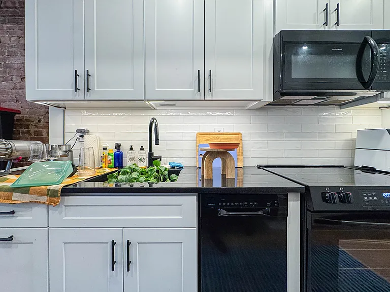163 India St #2L — Photo 6