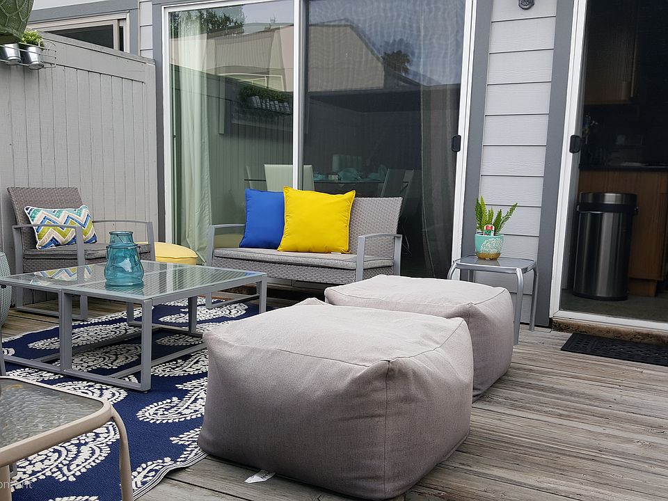 Rear Entrance from Covered Parking to Back Patio.