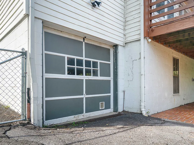 258 E Moody Ave — Photo 10