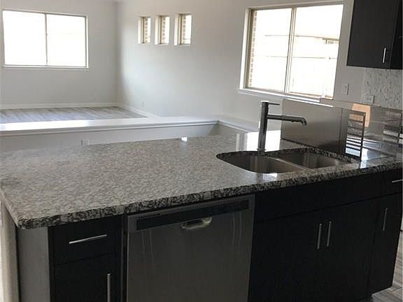 4th image of 808 Woodmark Dr