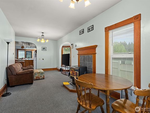 4th image of 722 E Cowlitz Street