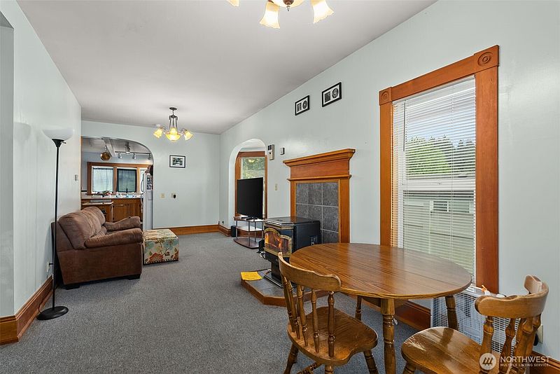 4th image of 722 E Cowlitz Street