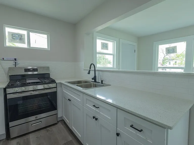 1714 Ethel Ave — Photo 2