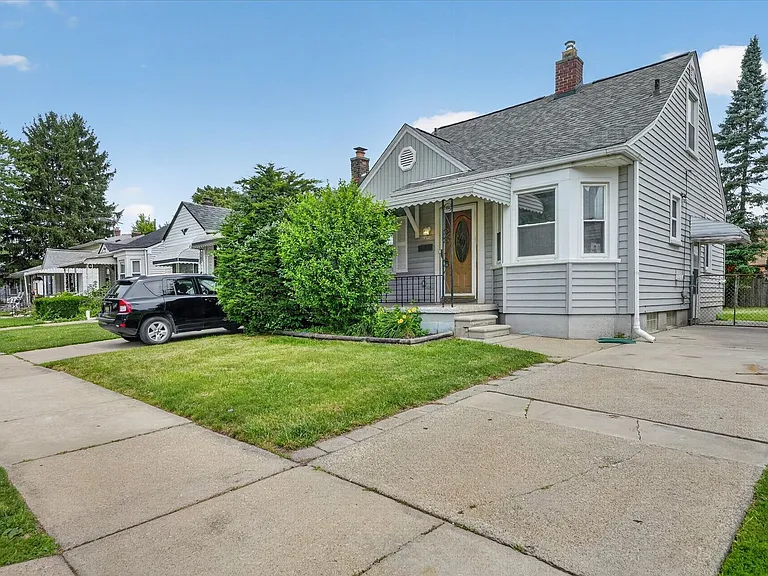 2090 Cicotte Ave — Photo 1