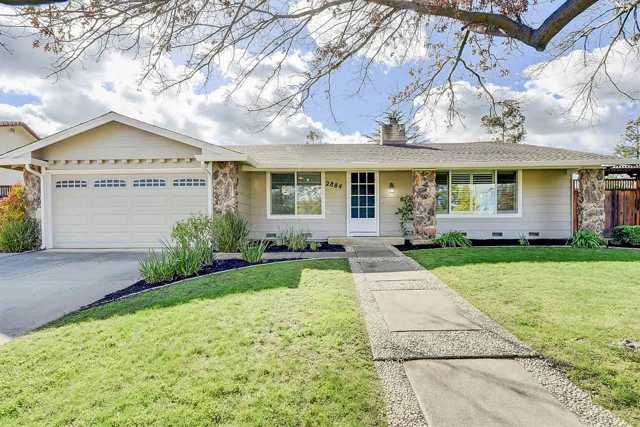2884 Tahoe Dr photo 1