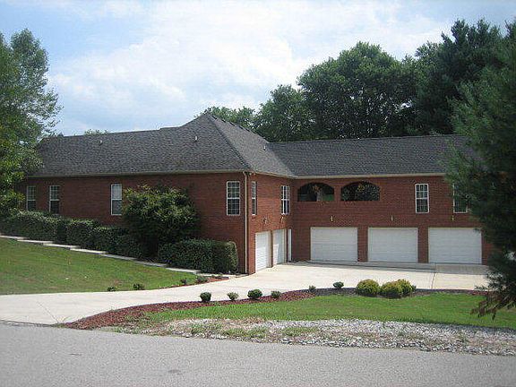 4th image of 403 Oakland Dr