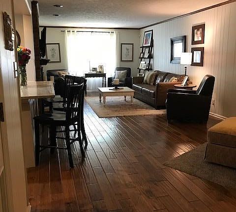 4th image of 675 Hawthorne Dr