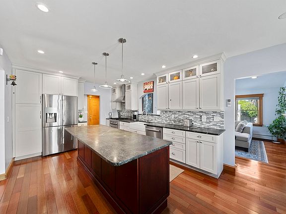 5th image of 83 Wilson Ave