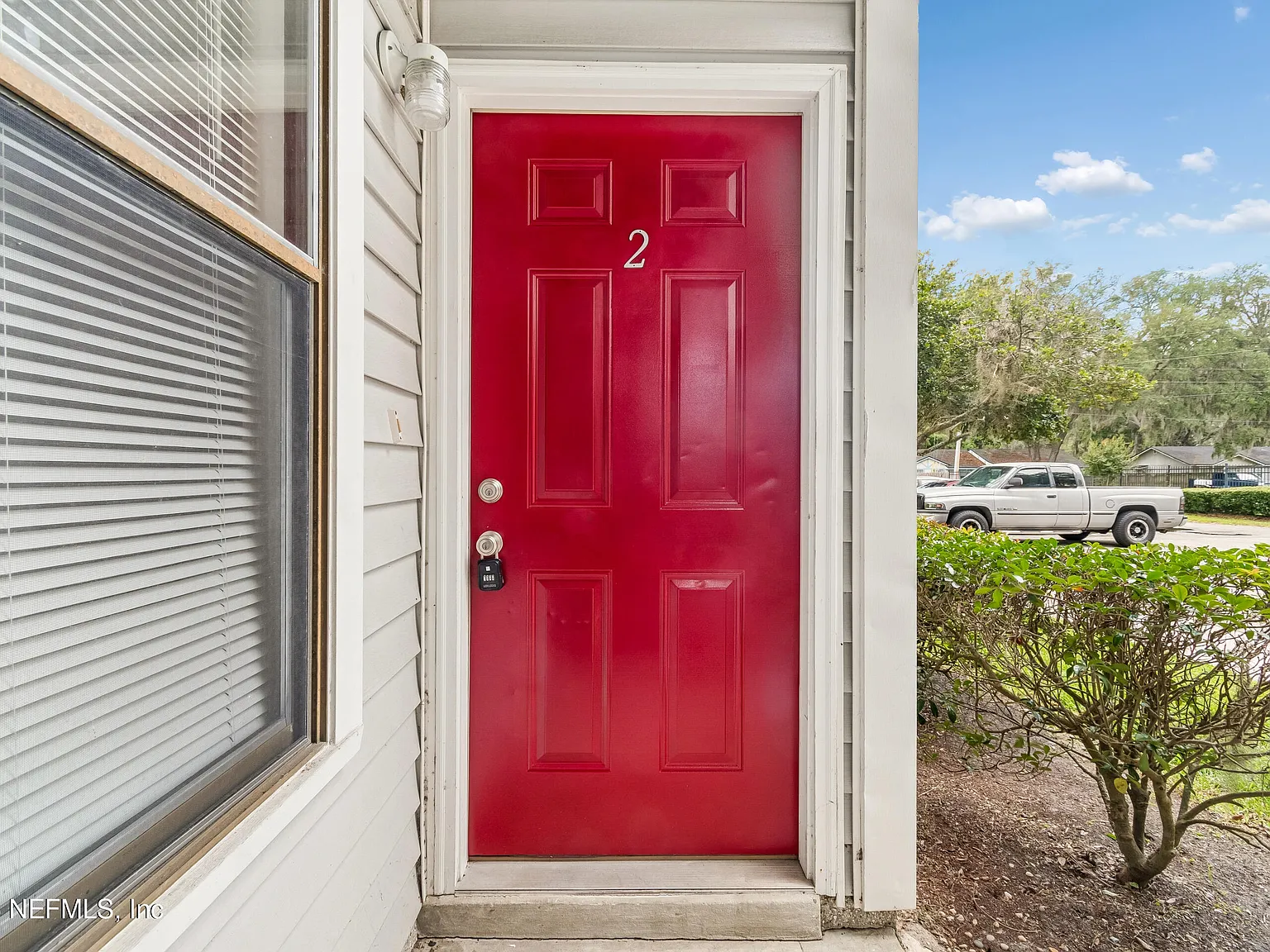 2 bed, 1.5 bath, 920 sqft, $1,195 — Photo 3