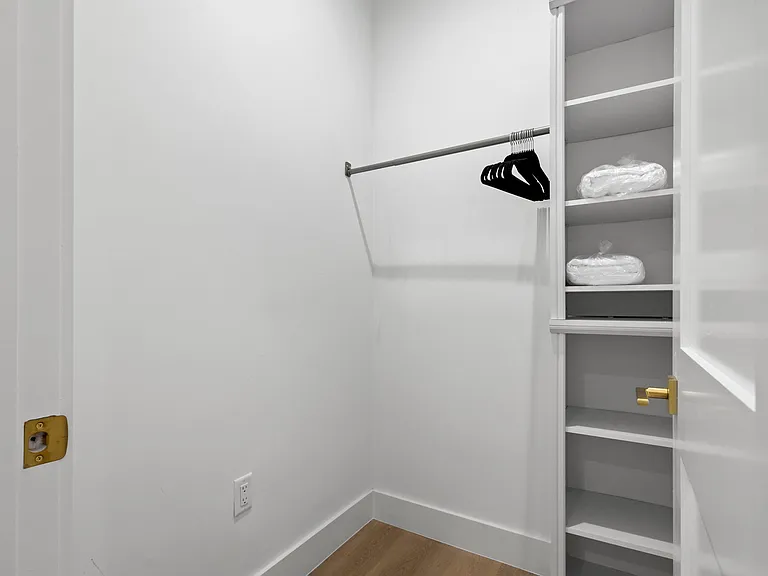 210 W Columbus Dr #3 — Photo 11