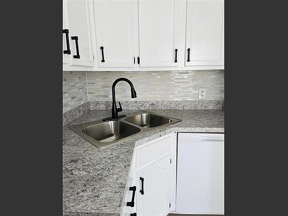 3rd image of 987 Green St