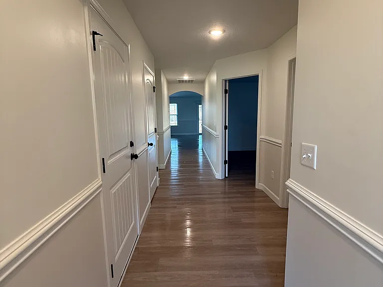 2213 Davenport Ct — Photo 2