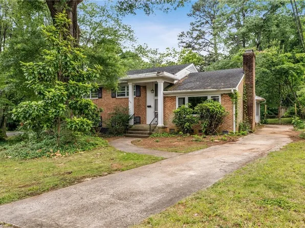 2101 Briarwood Dr, Greensboro, NC 27403