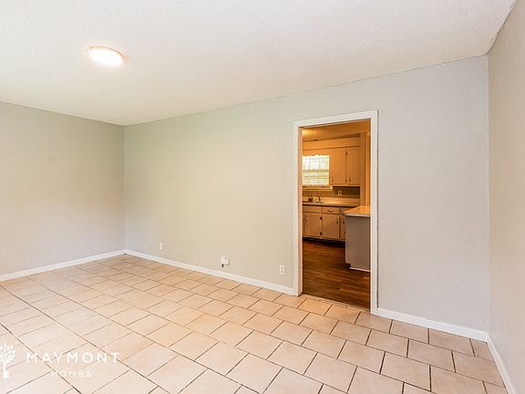 4th image of 15 Saratoga Dr