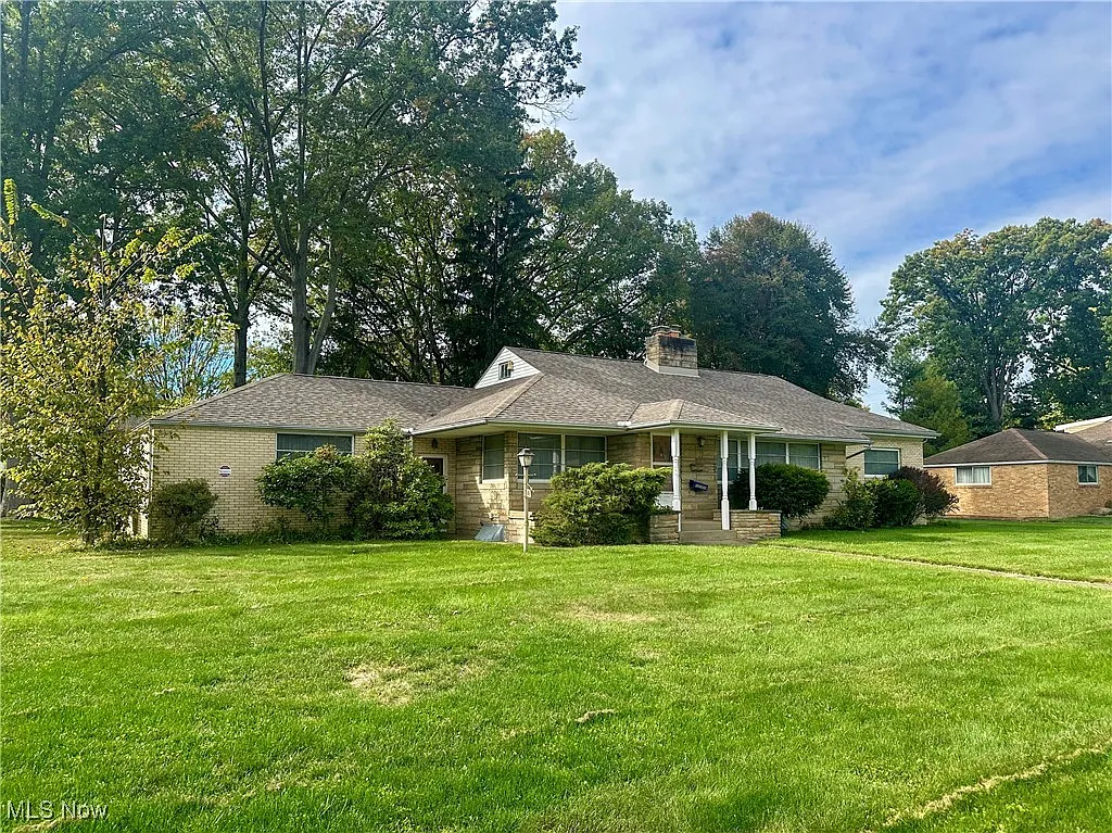 703 Melwood Dr NE photo 1