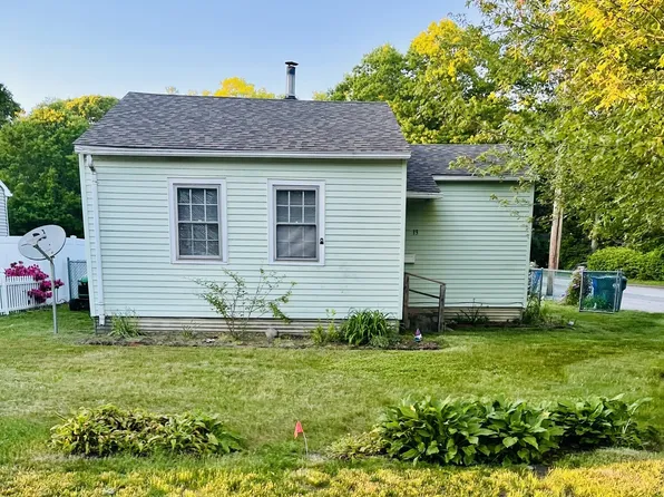 13 Midway Oval, Groton, CT 06340