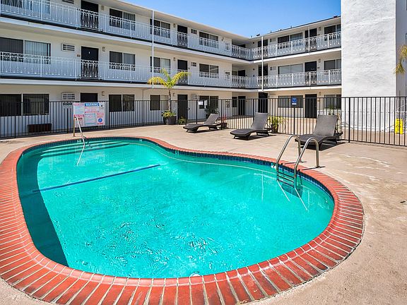 3rd image of 5412 Sepulveda Blvd #203