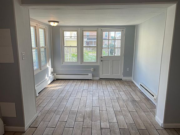 5th image of 1024 Westport Dr APT 1
