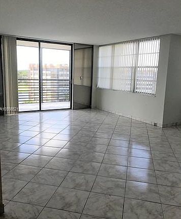 5th image of 1300 Saint Charles Pl Ph 11