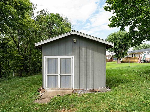 4th image of 8701 Lacey Heights Ave