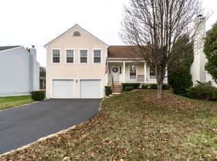 4 Dudley Ct, Sterling, VA 20165