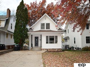 918 S 38th St, Omaha, NE 68105
