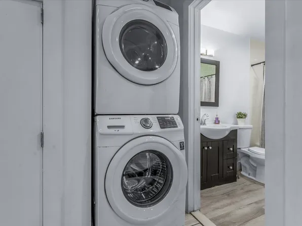 698 Lexington Avenue image 34 of 36