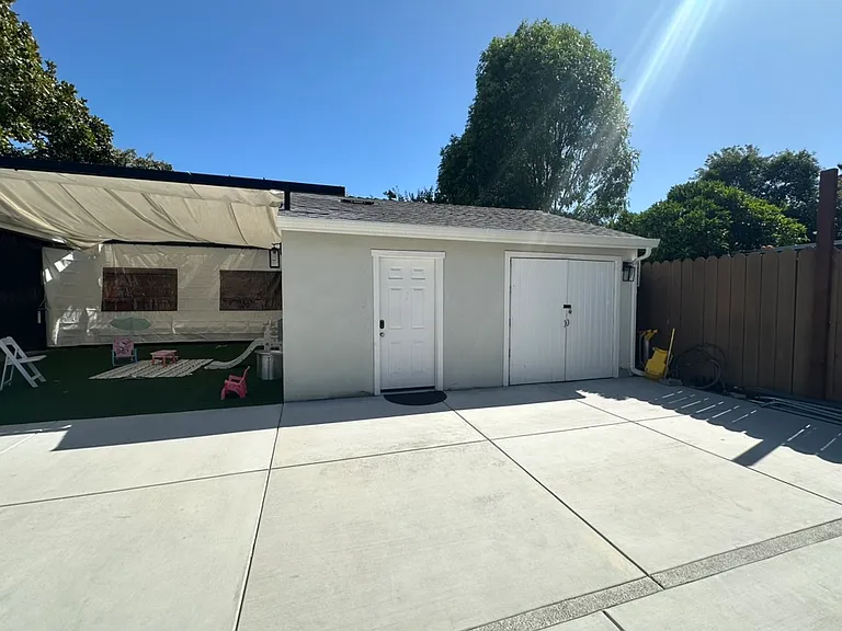 2082 Randolph Dr — Photo 7